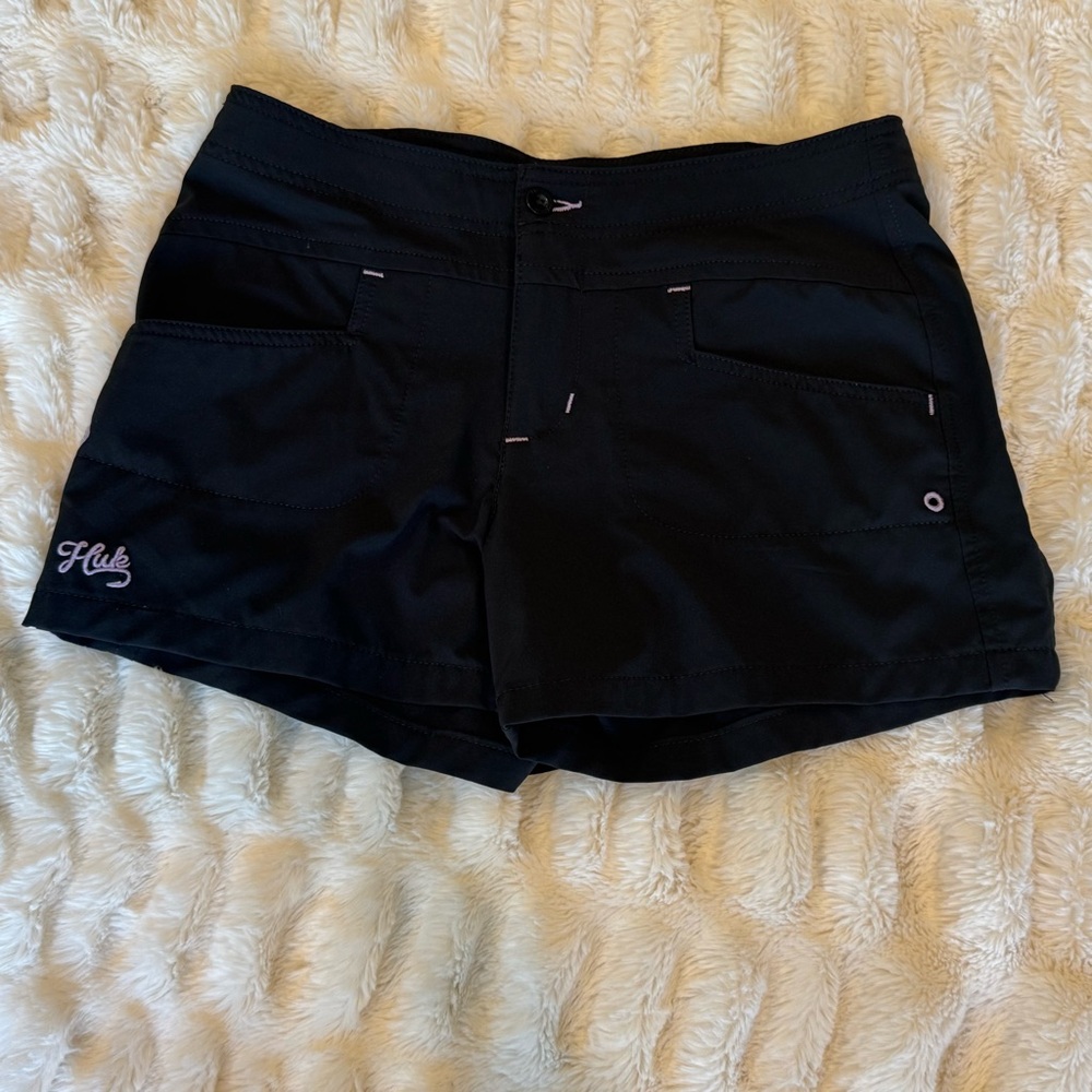 Huk Women’s Size XS black shorts w/Embroidered Logo - Picture 4 of 7